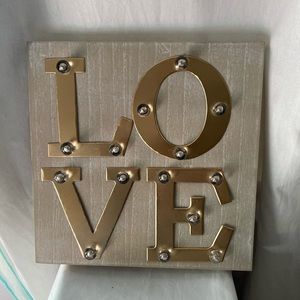 “LOVE” light up sign🤍